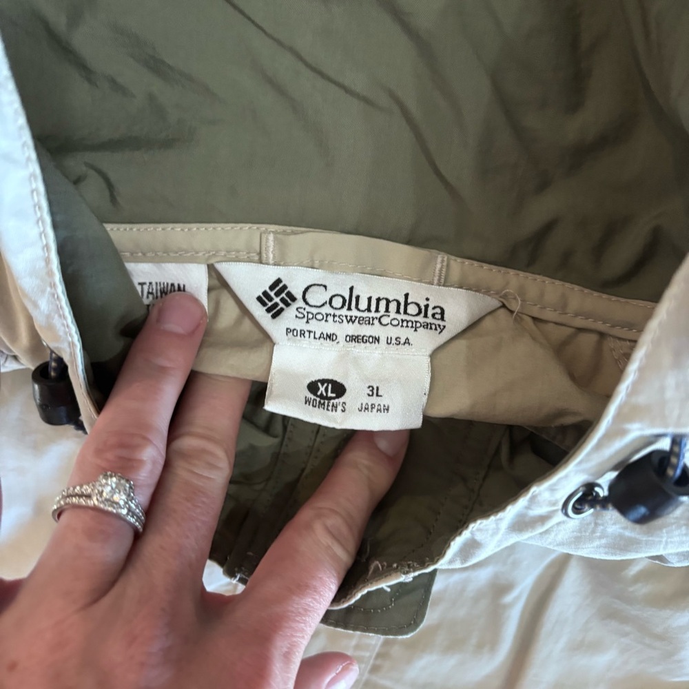 Columbia Women’s Pullover Beige Hooded Windbreaker - Picture 8 of 9